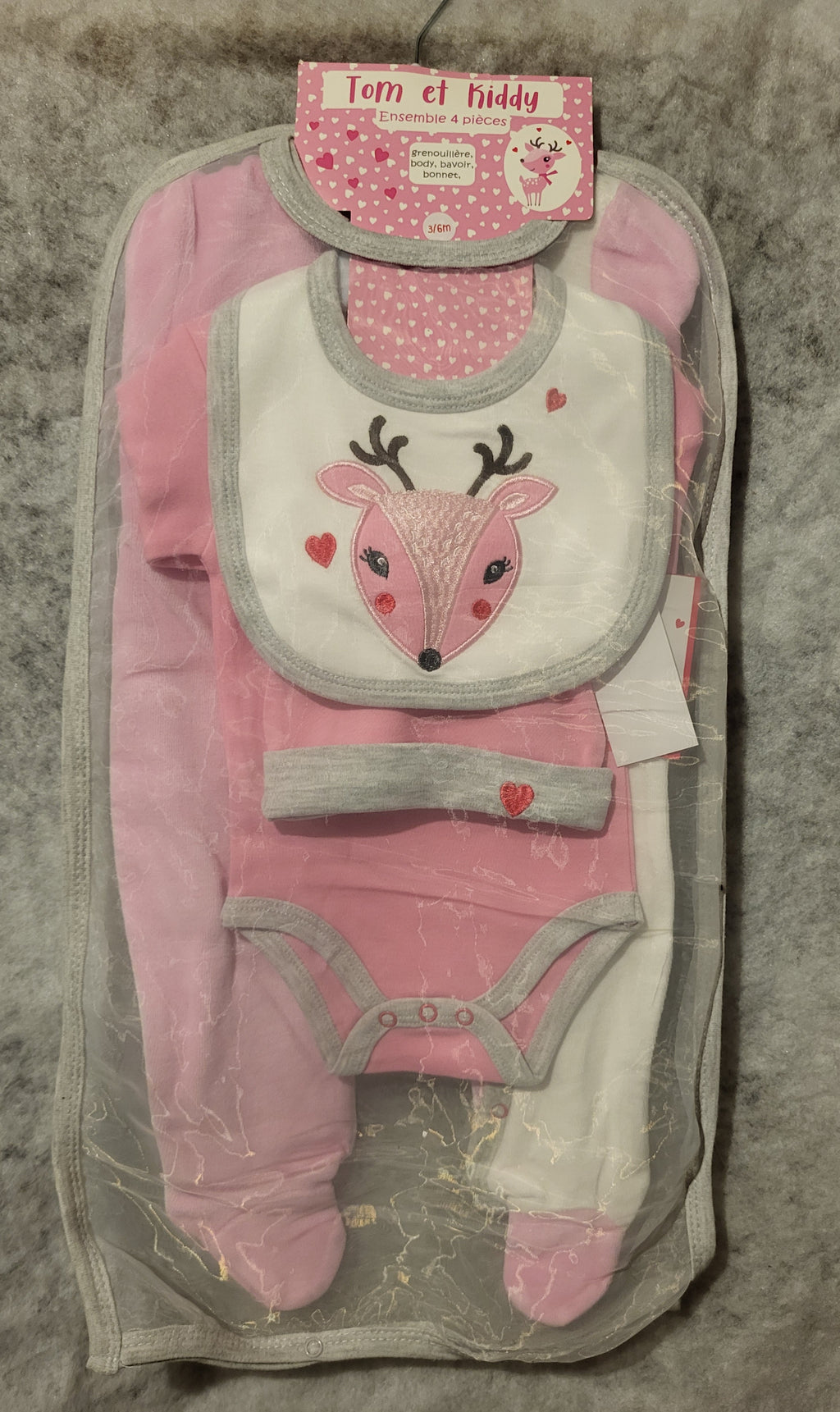 Coffret bébé fille Tom et Kiddy rose et blanc, grenouillère body bonnet bavoir 3 à 12 mois