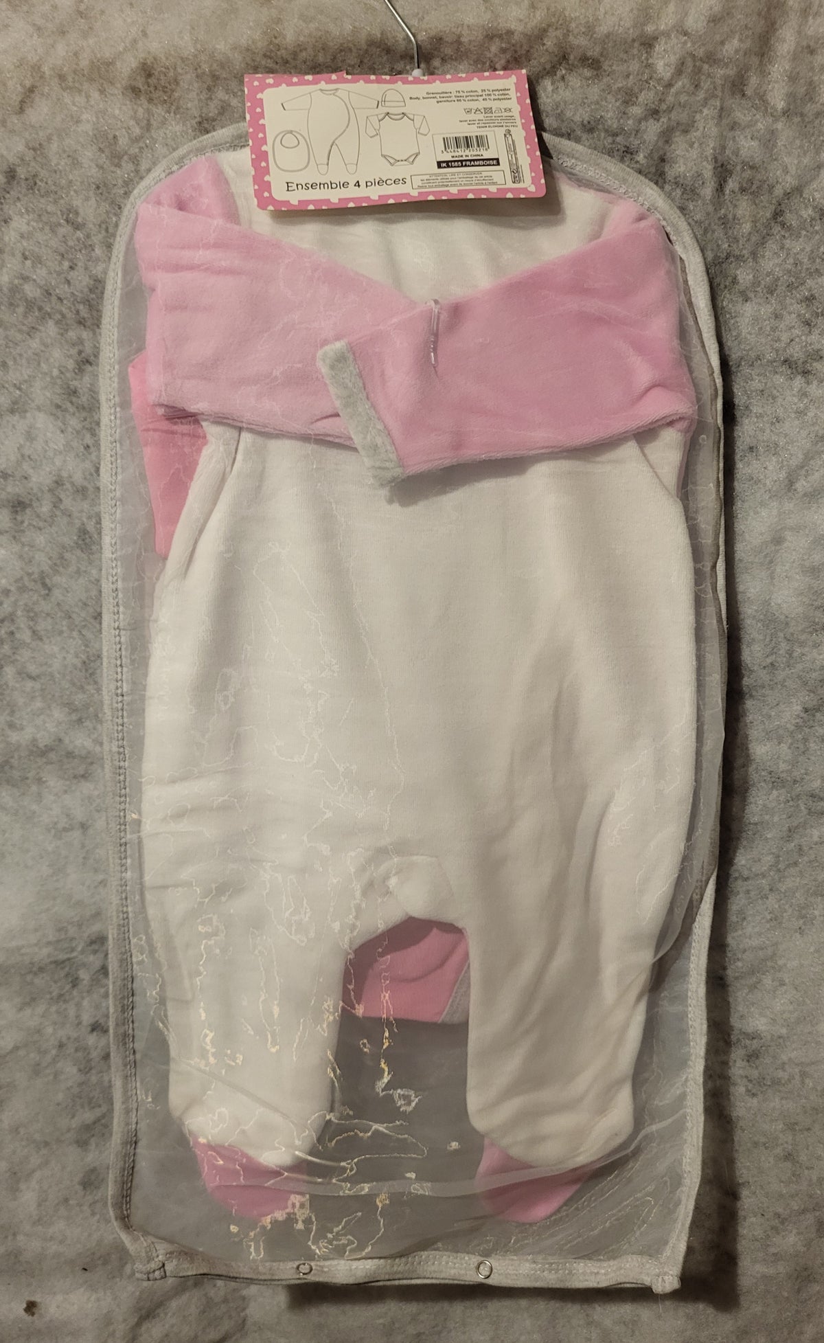 Coffret bébé fille Tom et Kiddy rose et blanc, grenouillère body bonnet bavoir 3 à 12 mois
