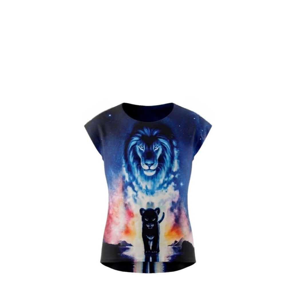 T-shirt Enfant Lion Bleu Nuit & Ciel Étoilé – Impression Sublimée Full Print – Coupe High-Low – 4 à 12 ans – Neuf