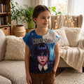 T-shirt fille Mercredi Addams, grand portrait sur décor bleu et blanc 6 à 16 ans